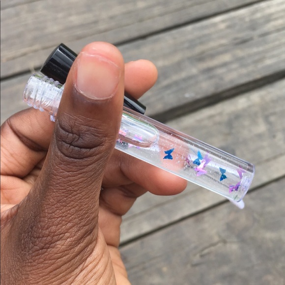 Clear Lipgloss .. Shop Beauty Tingz🦋🌻 - Picture 2 of 2